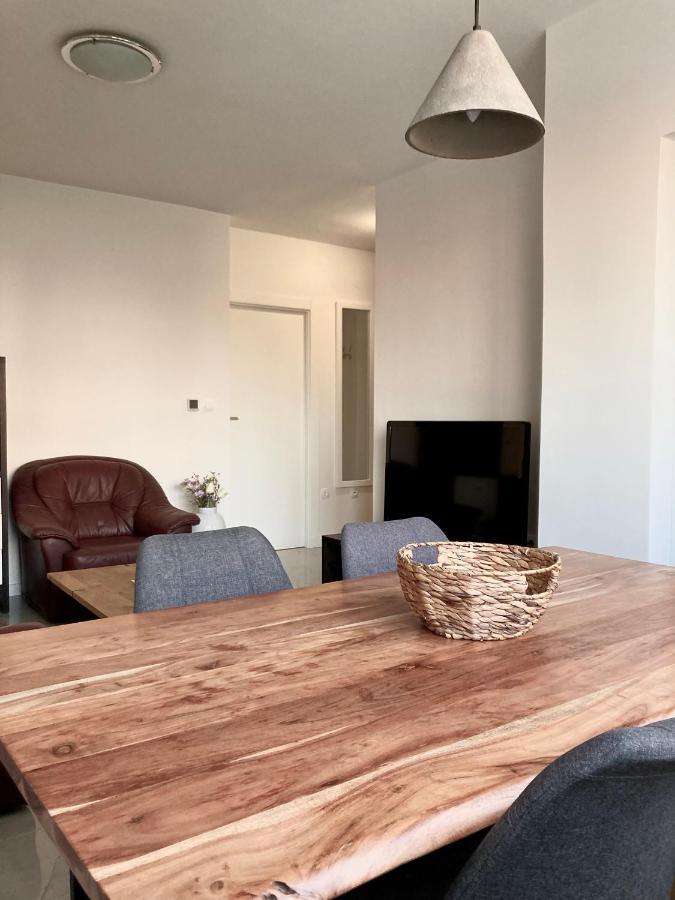 زادار Darin Apartment المظهر الخارجي الصورة